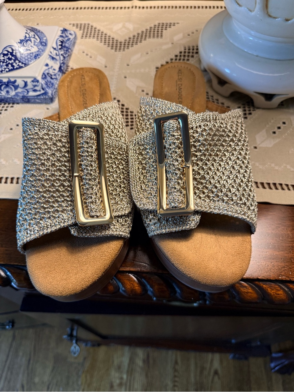 Kelsi Dagger slides. Gold mesh with large gold buckle . Never worn 9.5